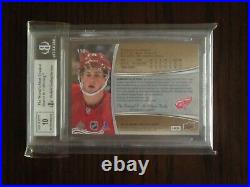 2015-16 Ultimate Collection Silver Spectrum /49 Dylan Larkin RC Autograph 15-16